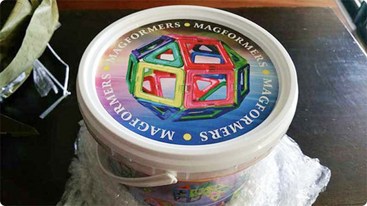 <p>This is the tub that the imitation product came in. Unfortunately it is labelled “Magformers”, but is clearly not a genuine Magformers® product.</p>